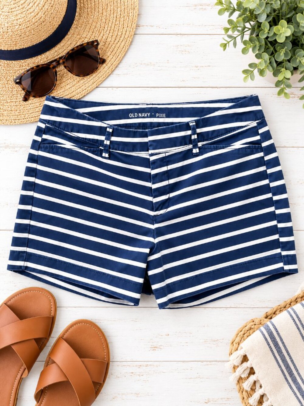 Old Navy Pixie Navy White Striped Shorts Size 4 Preppy Coastal